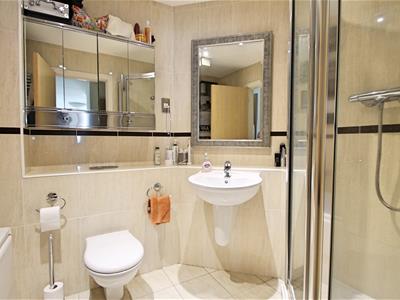 Ensuite: